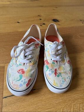 VANS Disney Little Mermaid 7.5 Women’s Print Canvas Sneakers